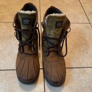 Ugg Women’s Size 9 Hiking Boots